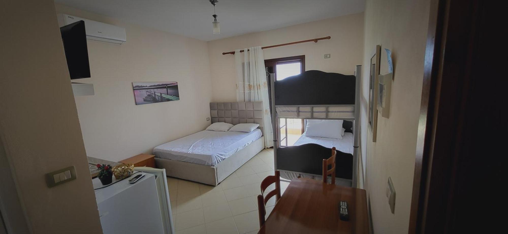 Eglent'S Tourist House Hotel Sarande Bilik gambar