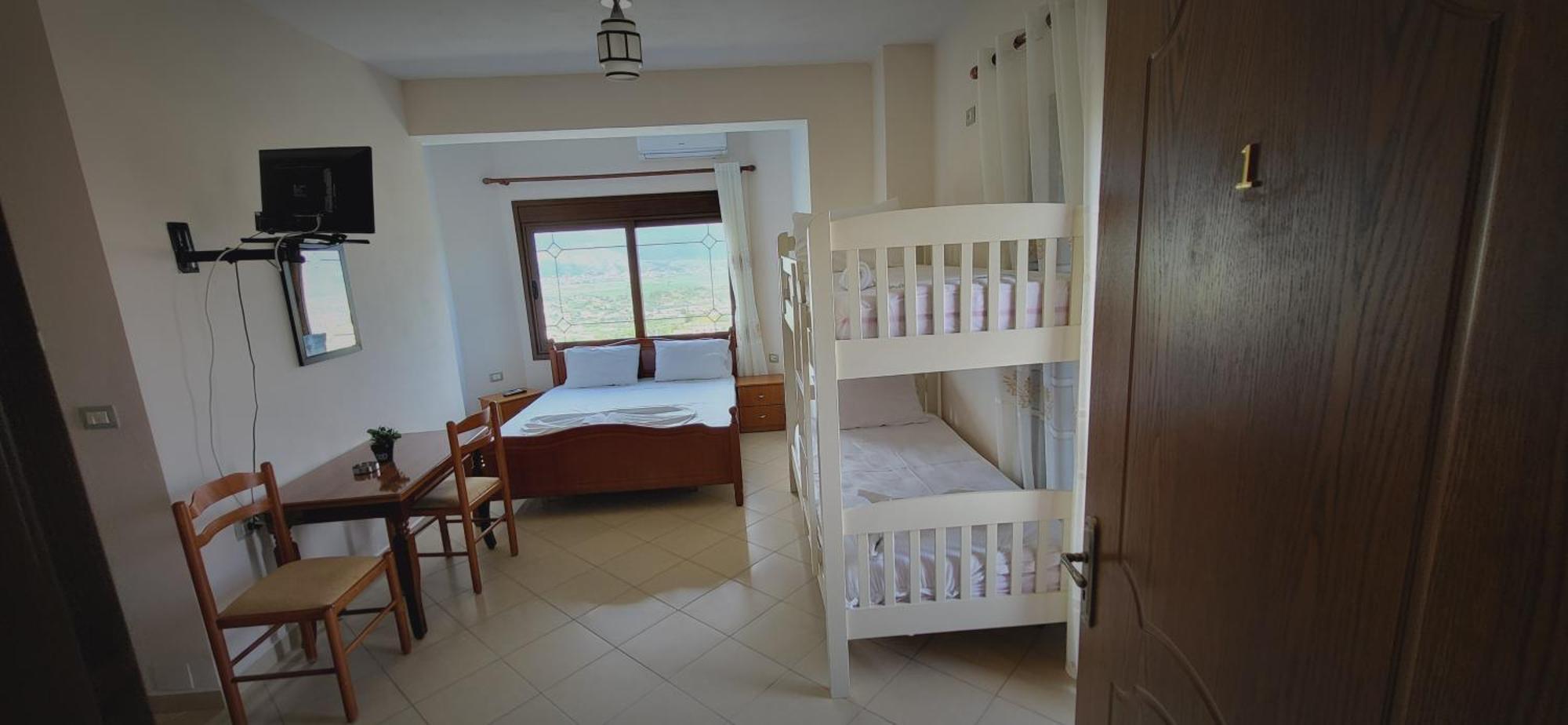Eglent'S Tourist House Hotel Sarande Bilik gambar